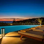 Zeus Exclusive Villa *