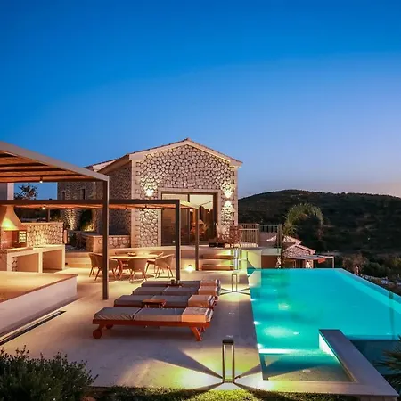 Zeus Exclusive Villa *