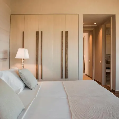 Zeus Exclusive Willa