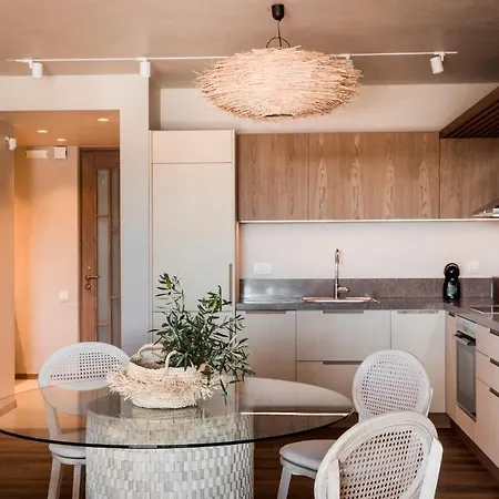 Willa Zeus Exclusive