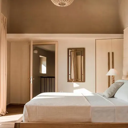 Zeus Exclusive Willa